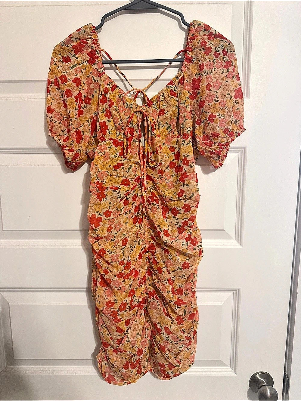 Skies Are Blue Floral Ruched dress in Orange & Pink Size Medium